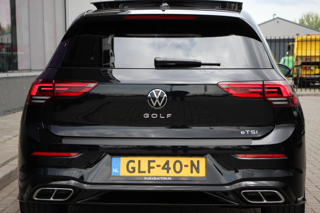 Volkswagen Golf 1.5 etsi r-line business | acc | pano. | camera | dab | sfe