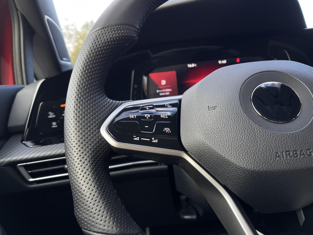 Volkswagen Golf 1.5 etsi r-line | panoramadak | harman/kardon | sportstoele