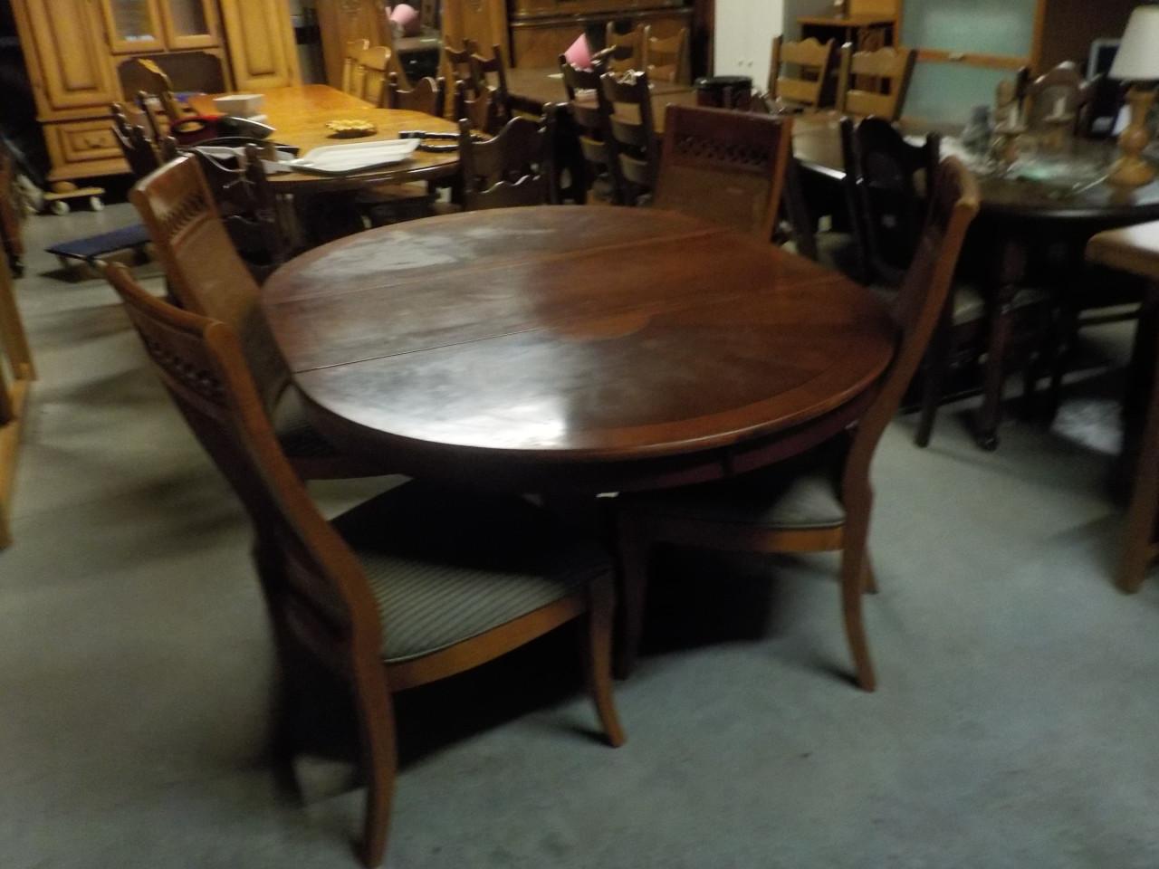 Mooie kwaliteit verlengbare eettafel + 4 stevige stoelen