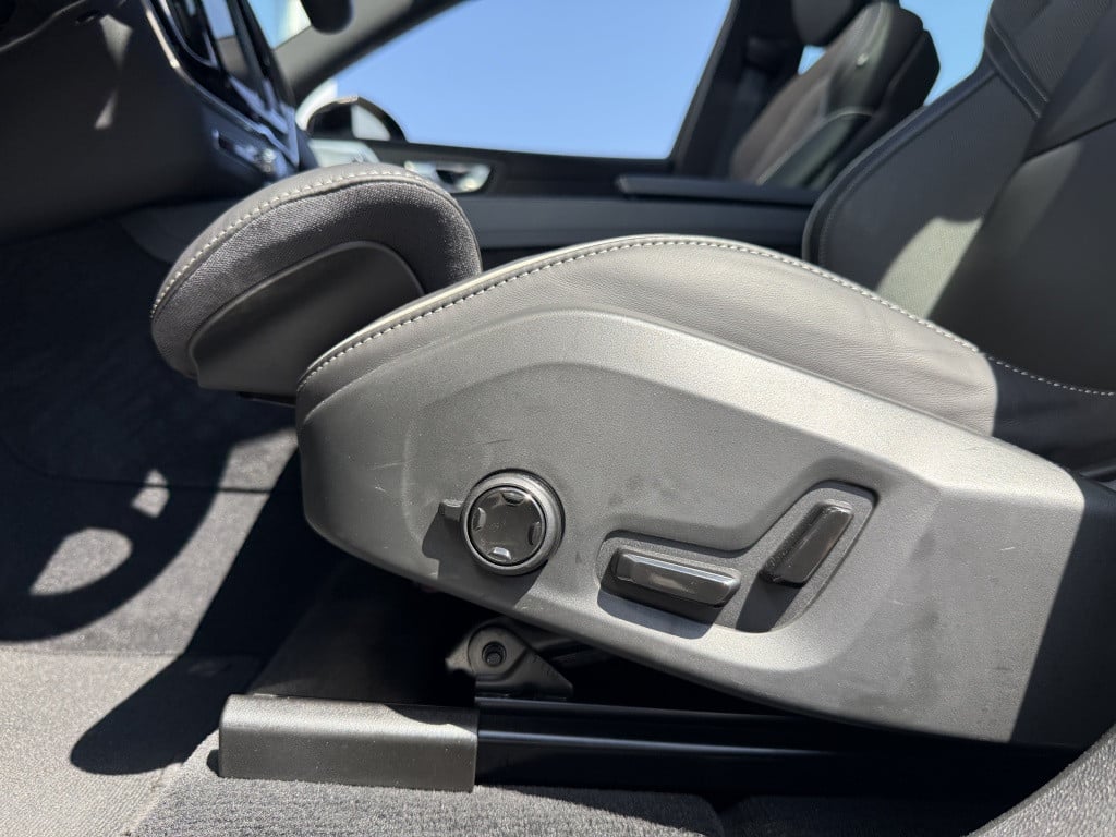 Volvo XC60 t6 398pk recharge ultra black edition| full options !