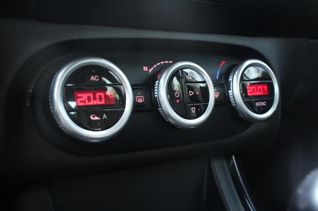 Alfa Romeo Giulietta 1.4 turbo super- sportiva - leer/alcantara - stoelverw