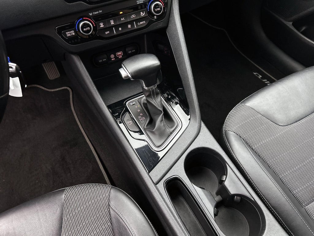 Kia Niro 1.6 gdi hybrid first edition | automaat | parkeer sensoren | half 