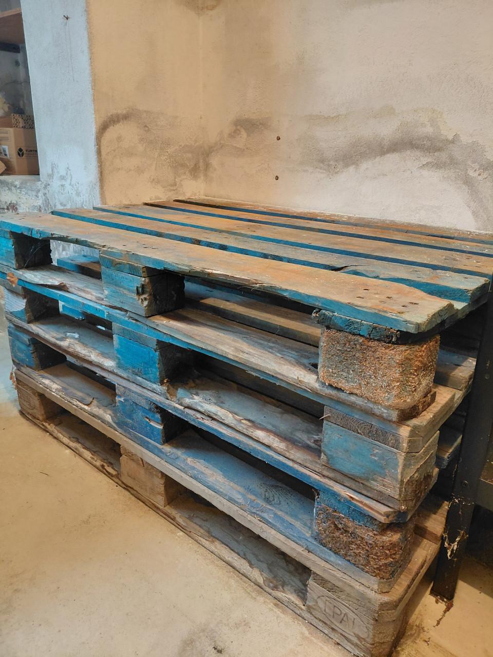 Gratis af te halen: 4 houten pallets