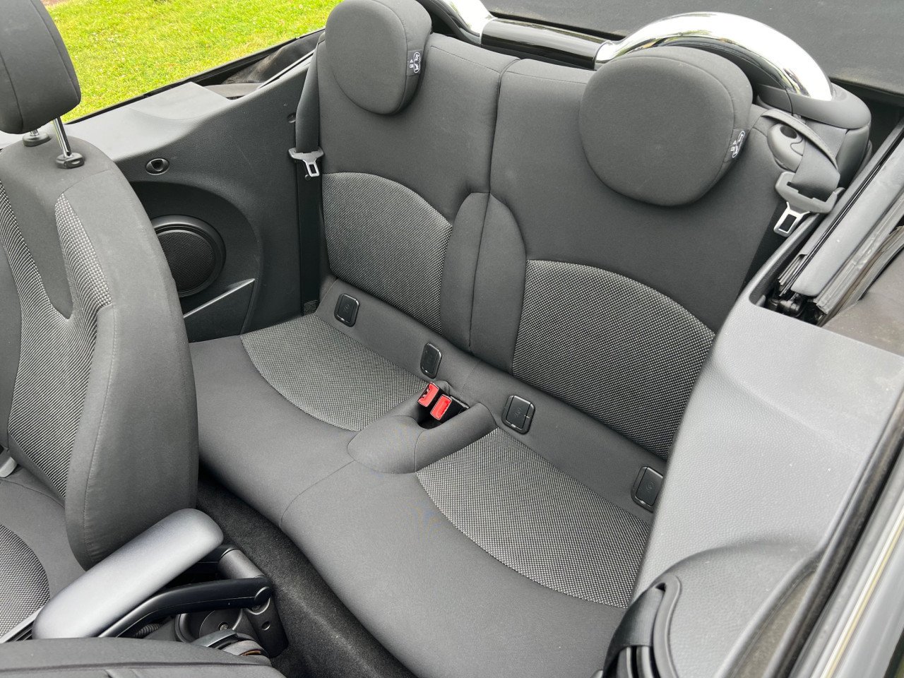 Prachtige Mini  Cabriolet uit 2012 met slechts 114.000 km