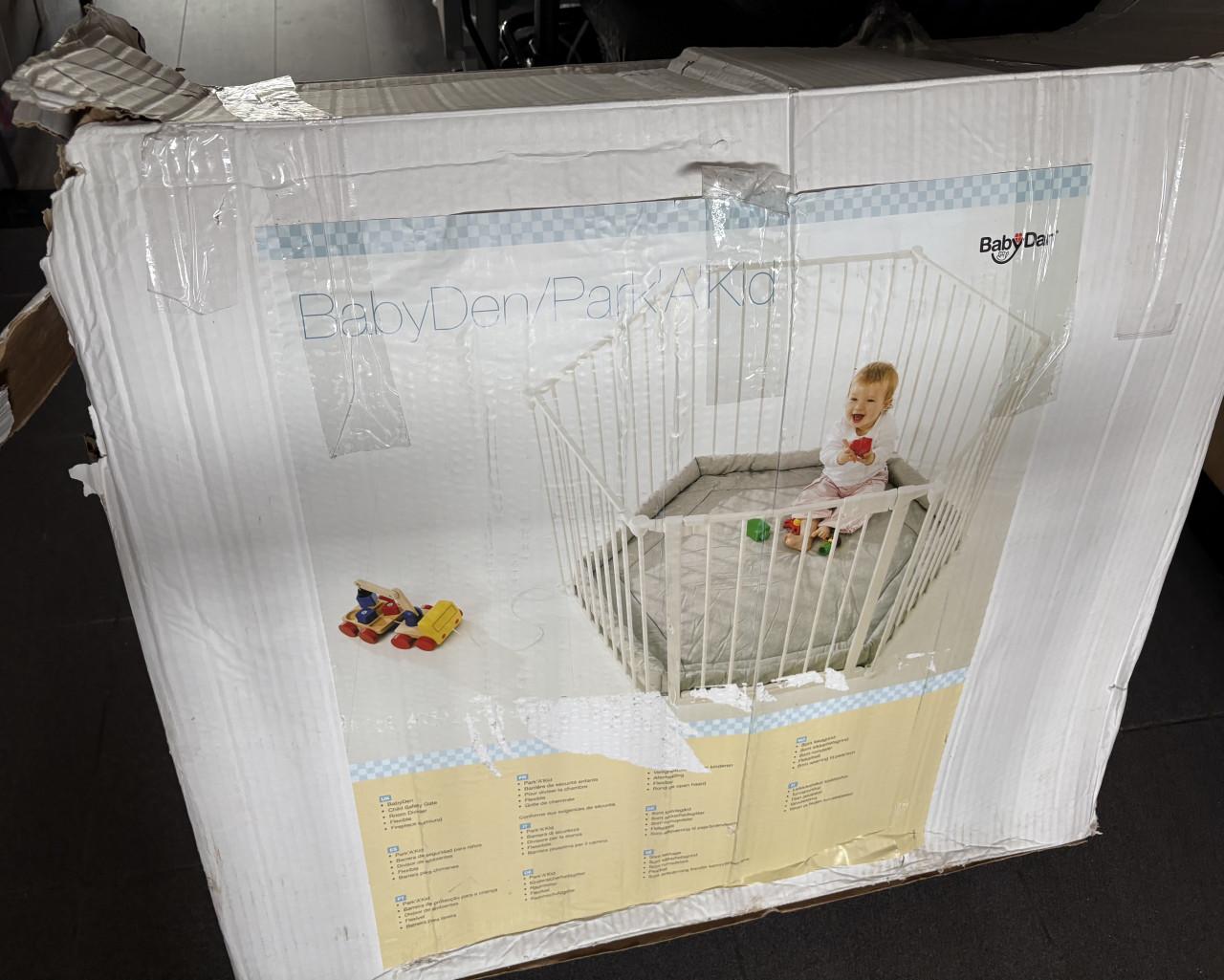 Zwarte metalen grondbox