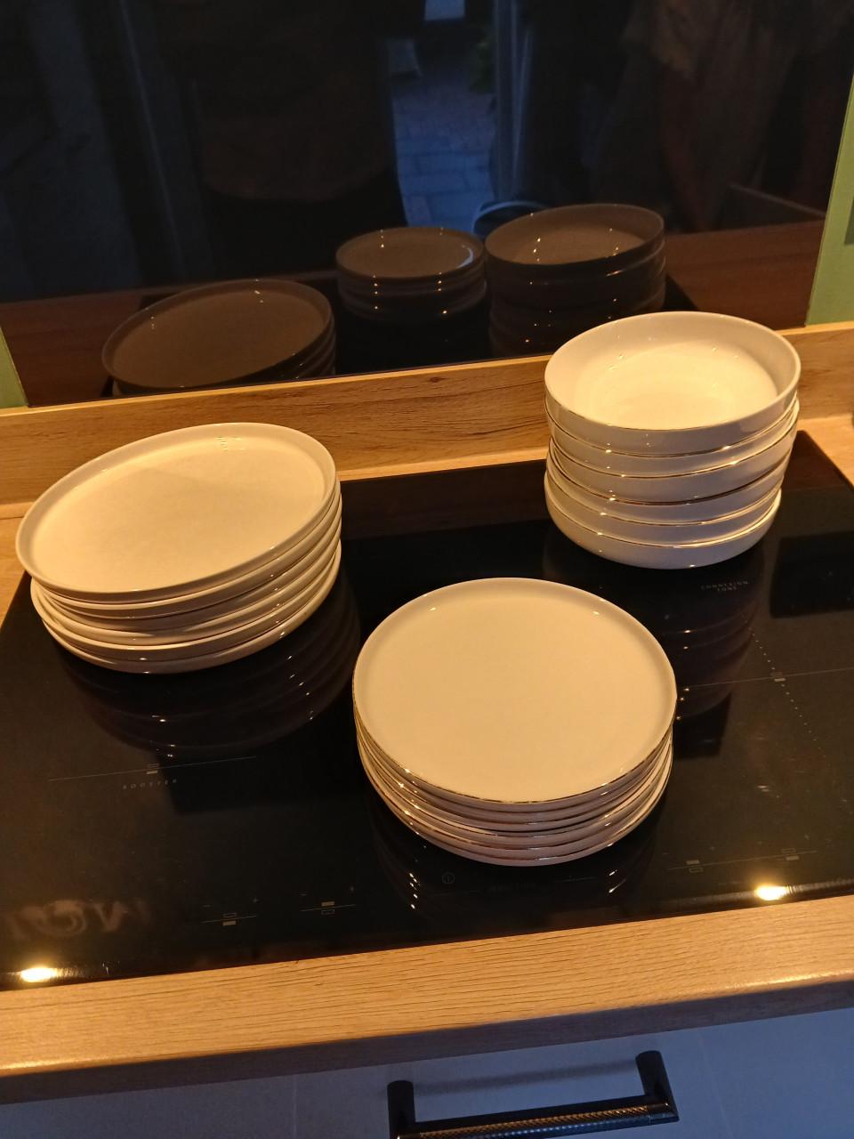 Tekoop eetservies