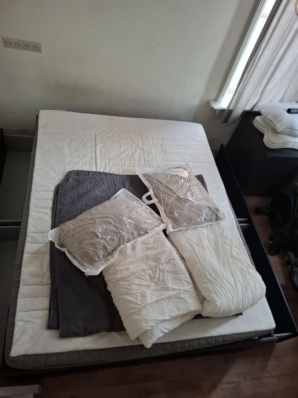 Tweepersoonsbed met matras