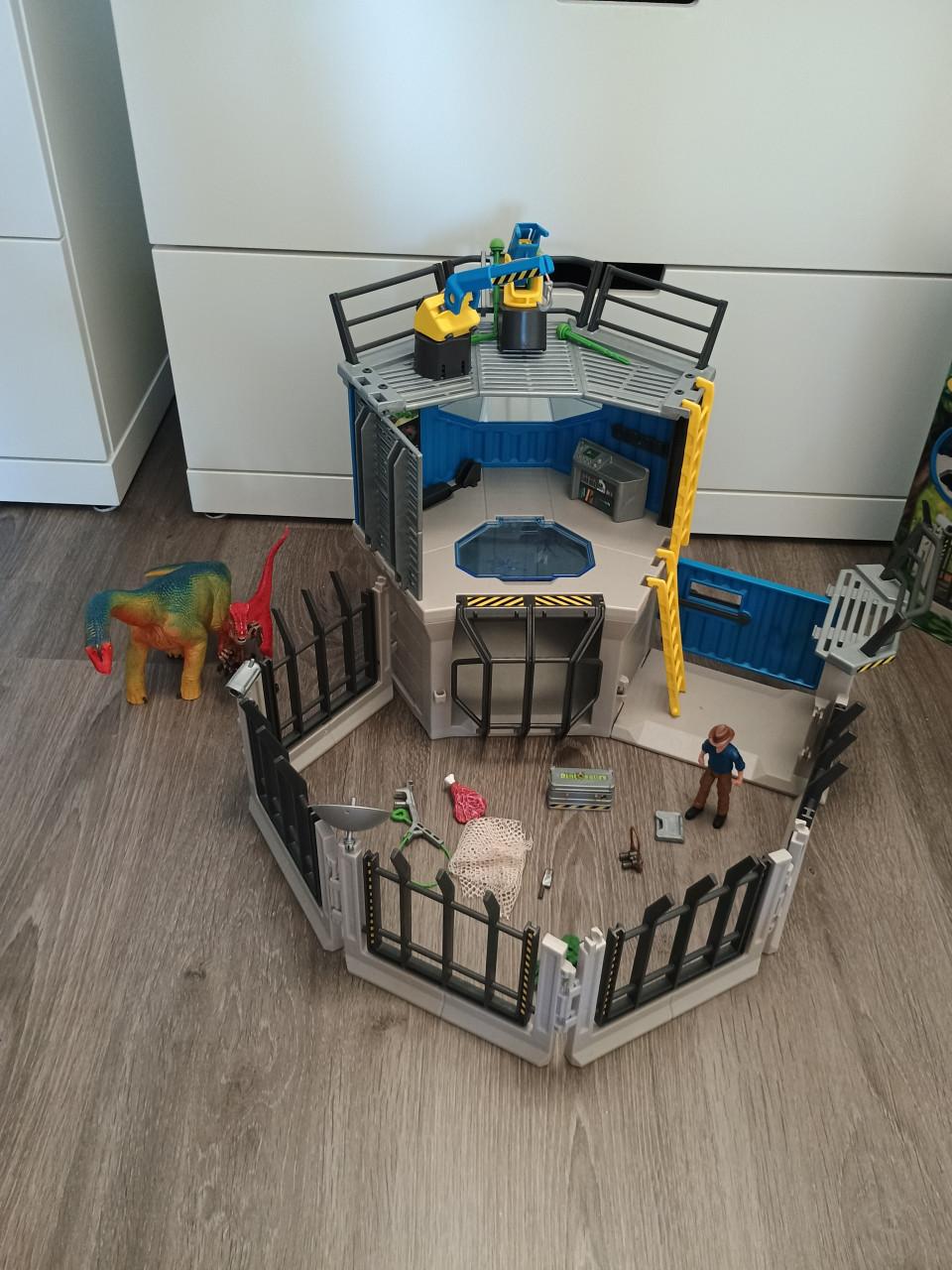 Schleich dinosaurus