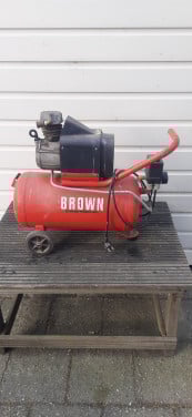 Compressor kleiner formaat loopt perfeckt 220 volt
