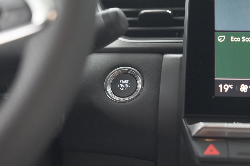 Renault Captur 1.6 e-tech full hybrid 145 techno | advanced driving | camer