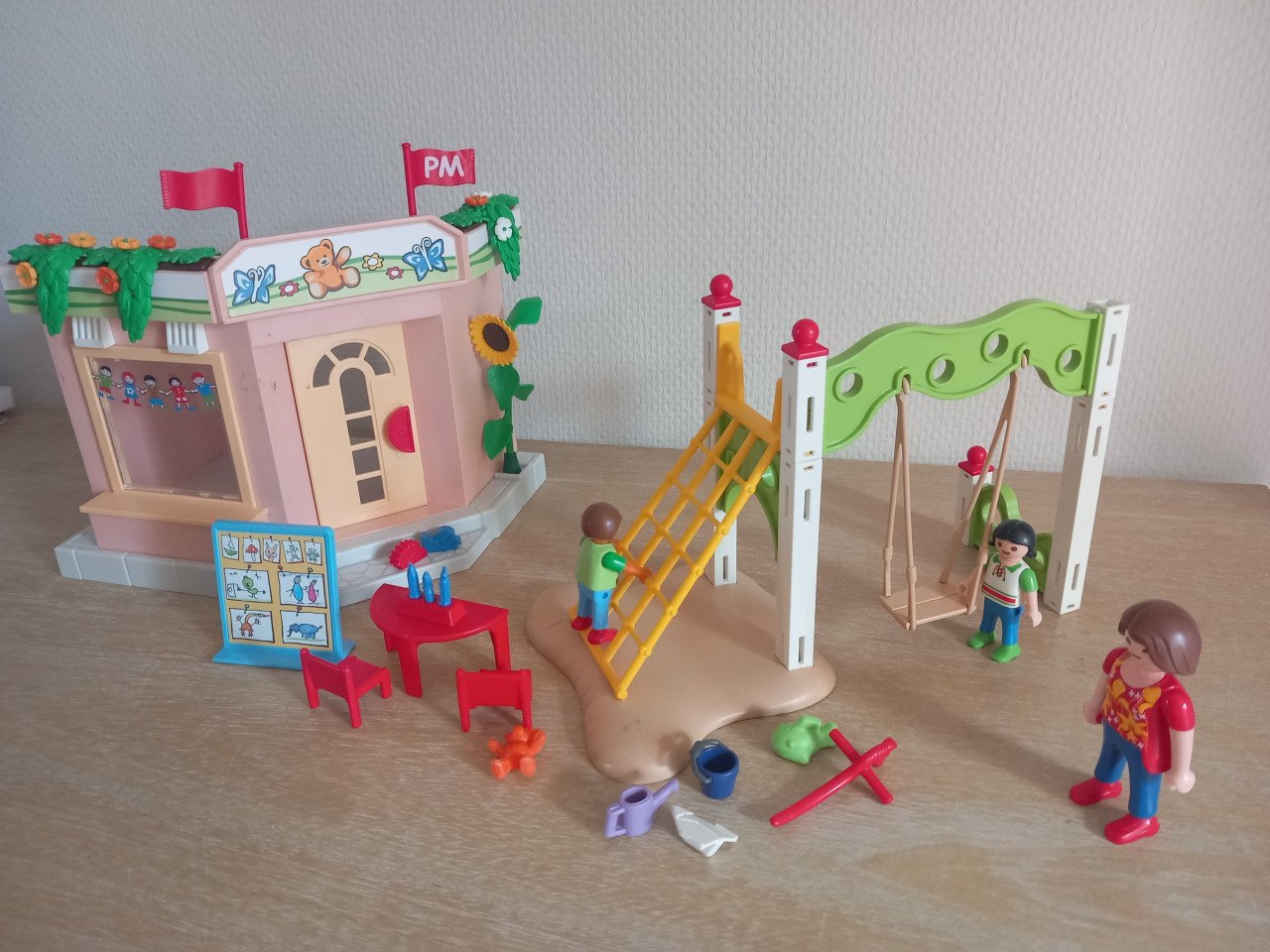 Playmobil schooltje met buitenspeelplaats setnr 5634