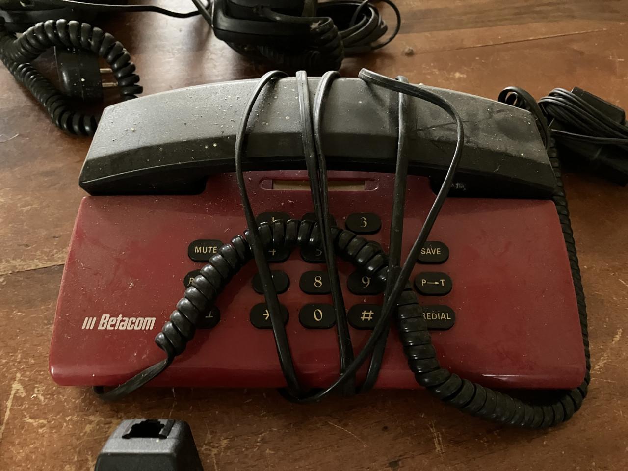 Lot met analoge telefoontoestellen