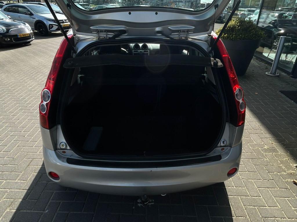 Ford Fiesta 1.3-8v futura * airco * trekhaak * l.m. velgen * e.l. ramen