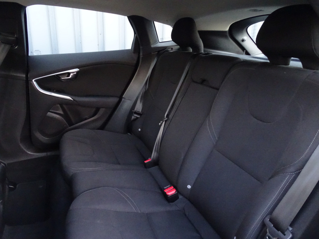 Volvo V40 1.6 t2 momentum | stoelverwarming | navi | bluetooth