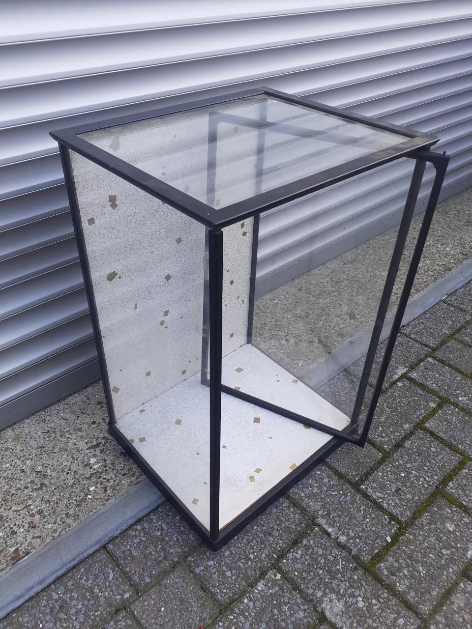 Vitrine Kastje voor b.v. een Boerinnen -pop