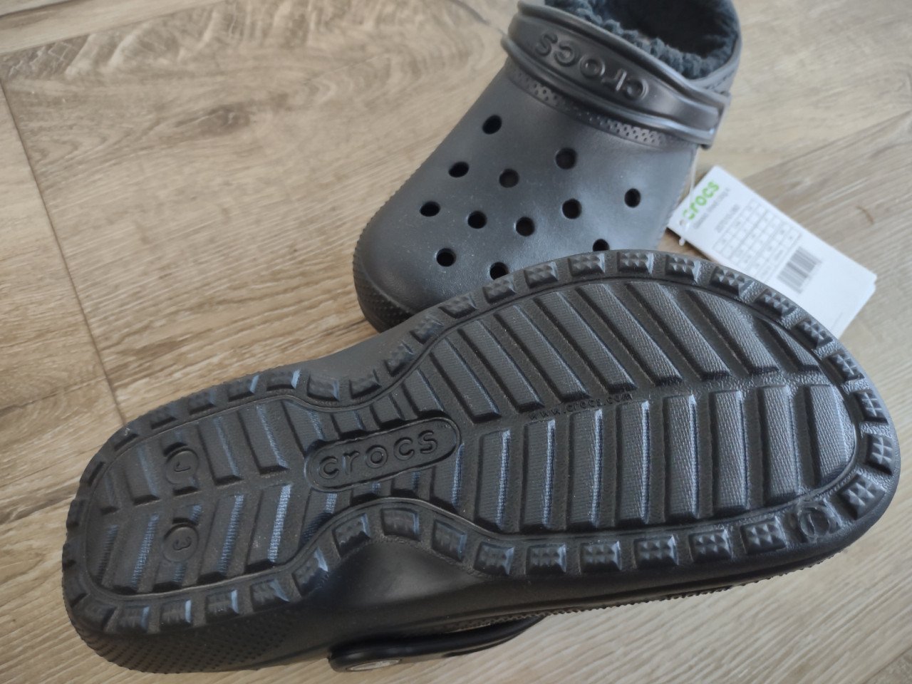 Prachtige nieuwe zwarte Crocs, maat 34/35. Crocs met bontje.