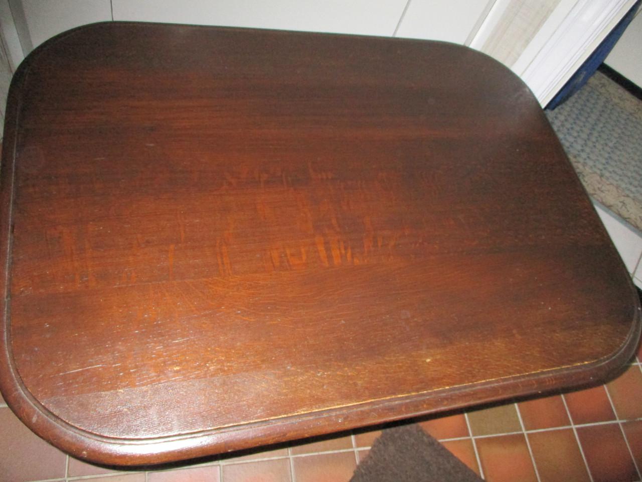 Donker eiken salontafel met klossen