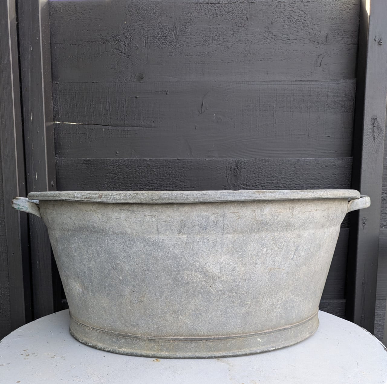 Heel veel grote bloempotten