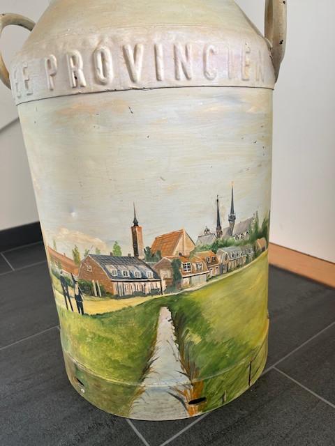 Melkbus beschilderd Goes