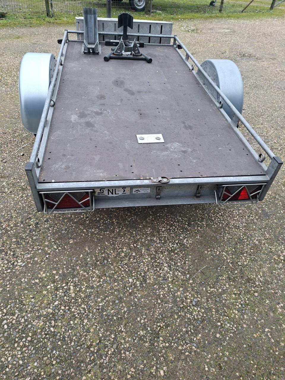 Saris motortrailer / motoraanhanger (inrijklemmen/slot/geremd)
