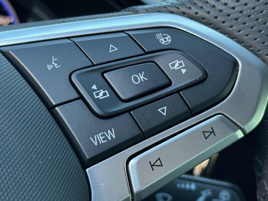 Volkswagen T-roc 1.5 tsi 150pk r-line | black style | keyless | navi | adap