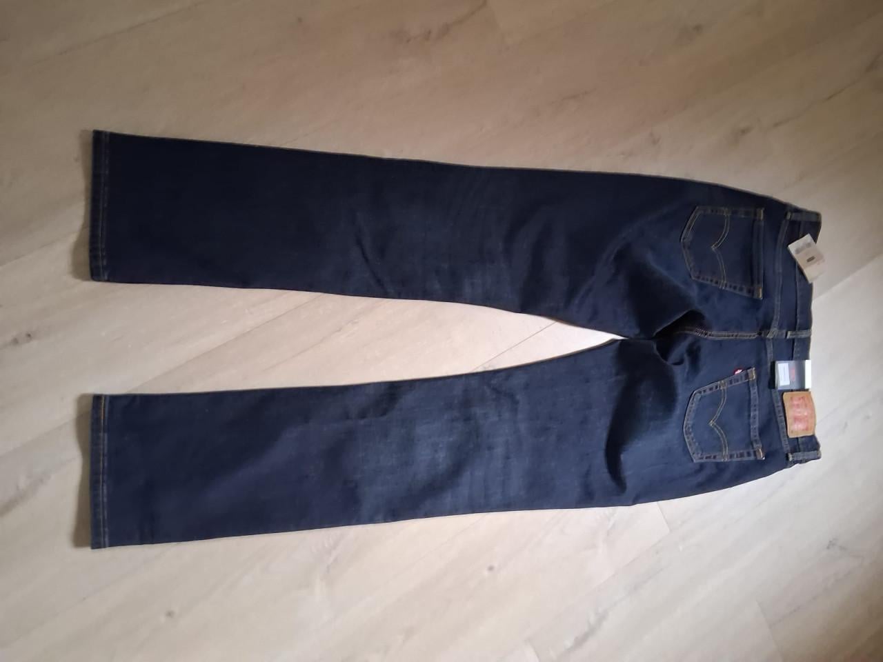 Te Koop: nieuwe Levi's spijkerbroek