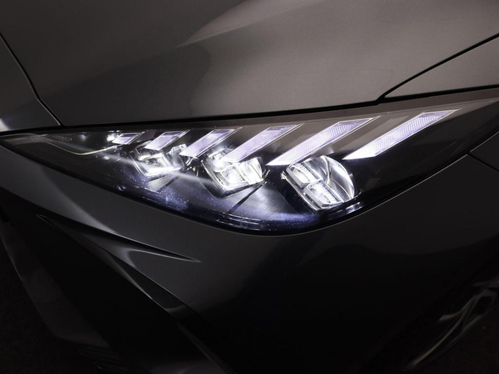 MG Mg4 long range luxury 64 kwh | carplay | stoelverwarming | stuurverwarmi