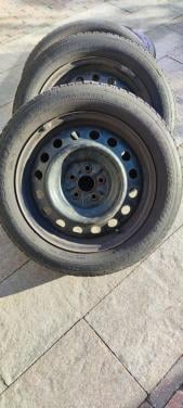 Winterbanden met stalen velgen 205-55-16