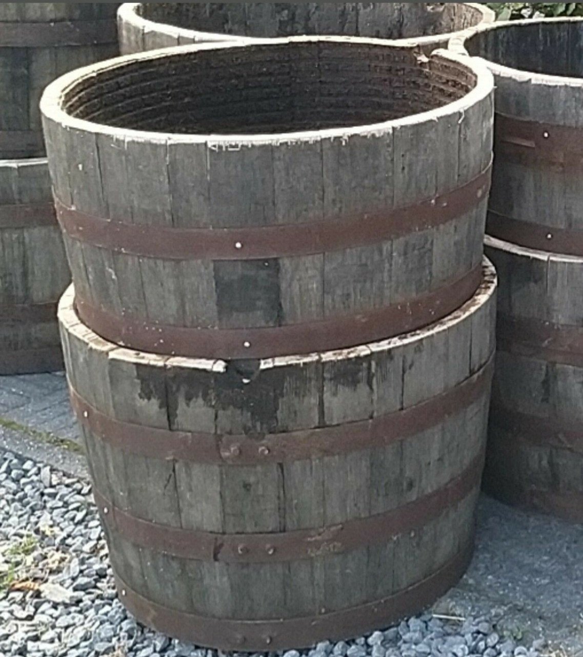 Ronde houten bloembakken, kuipen