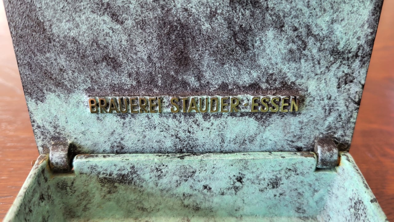 Brauerei Stauder Essen zwaar (bronzen?) doosje vogel reliëf