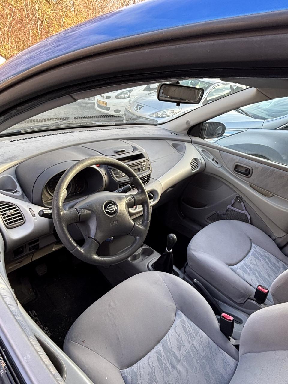 Nissan tino Almera