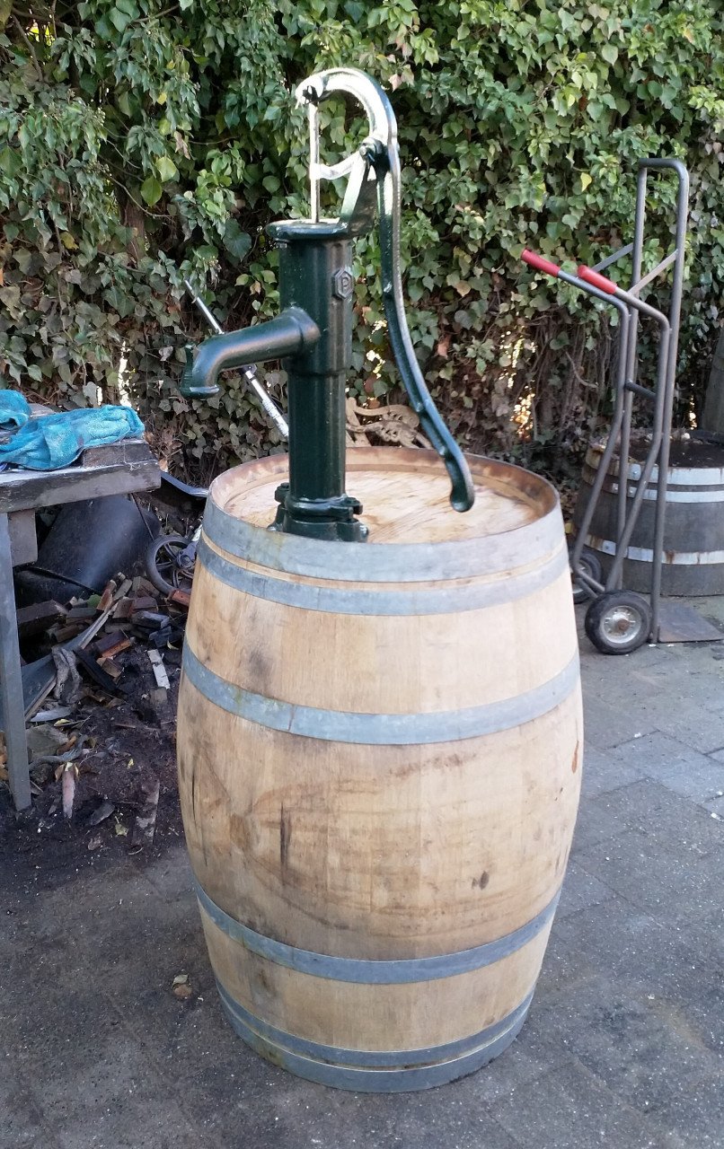 Eiken regenton 220 ltr met pomp