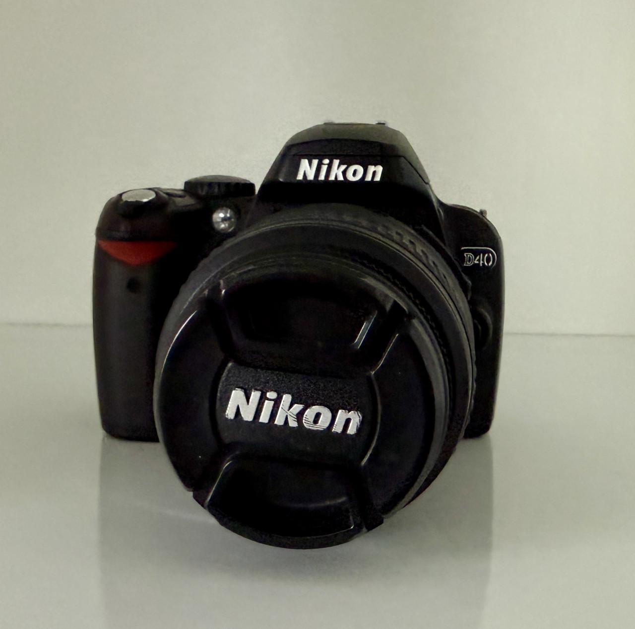 Nikon D40 met Nikon AF-S 18-55mm 3.4-5.6 DX zoomlens