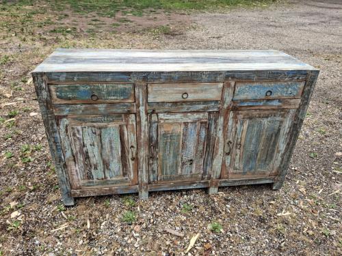 IBIZA STIJL DRESSOIR MET VEEL BERGRUIMTE
