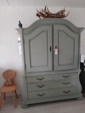 Antiek kabinet.