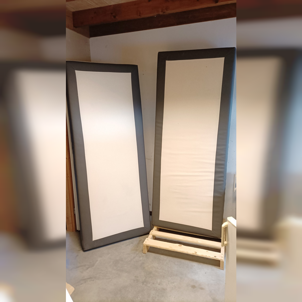 2 x onderbak boxspring (dus geen matrassen). 80 x 200 cm.