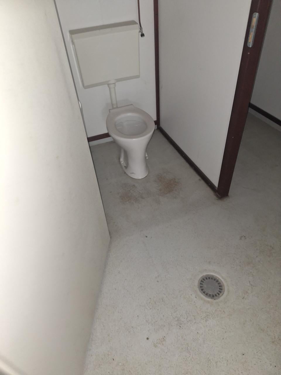 Wcunit geïsoleerd, sanitairunit, toiletgebouw,schaftkeet, bouwkeet, berging