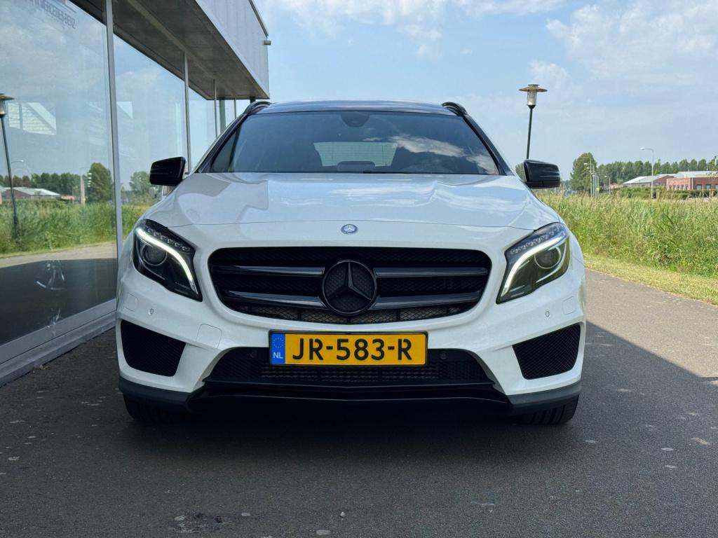 Mercedes-Benz Gla-klasse 180 ambition amg night-pakket automaat , panoramas