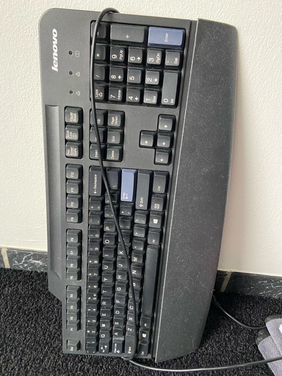 Philips pc monitor en Lenovo toetsenbord