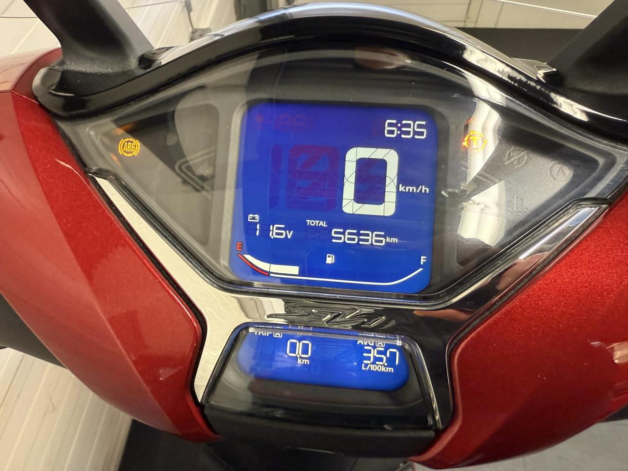 Gave en jonge Honda SH150i slechts 5600km!