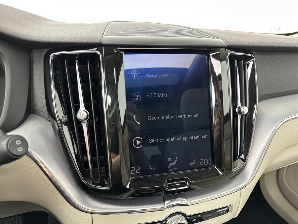 Volvo XC60 t8 390pk recharge momentum|