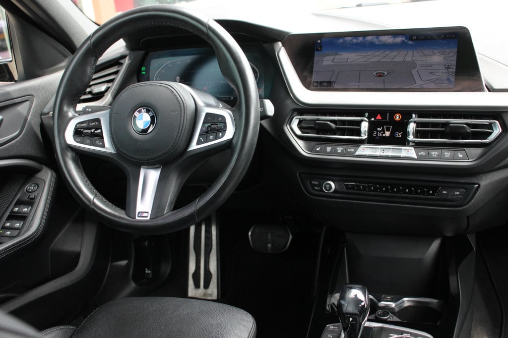 BMW 1 Serie 118i m-sport | digitale cockpit | leder | camera | dab