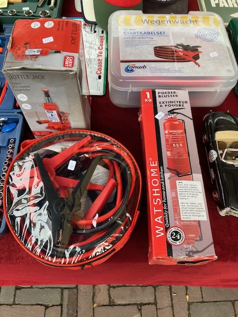 Gereedschapset in Koffer, Compressor, Startkabels, garagekrik ezv..