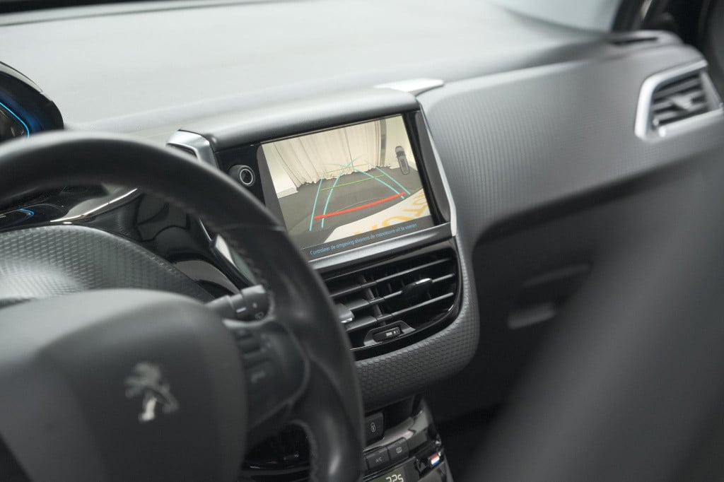 Peugeot 2008 puretech 110 allure | panoramadak | navigatie | camera | parke