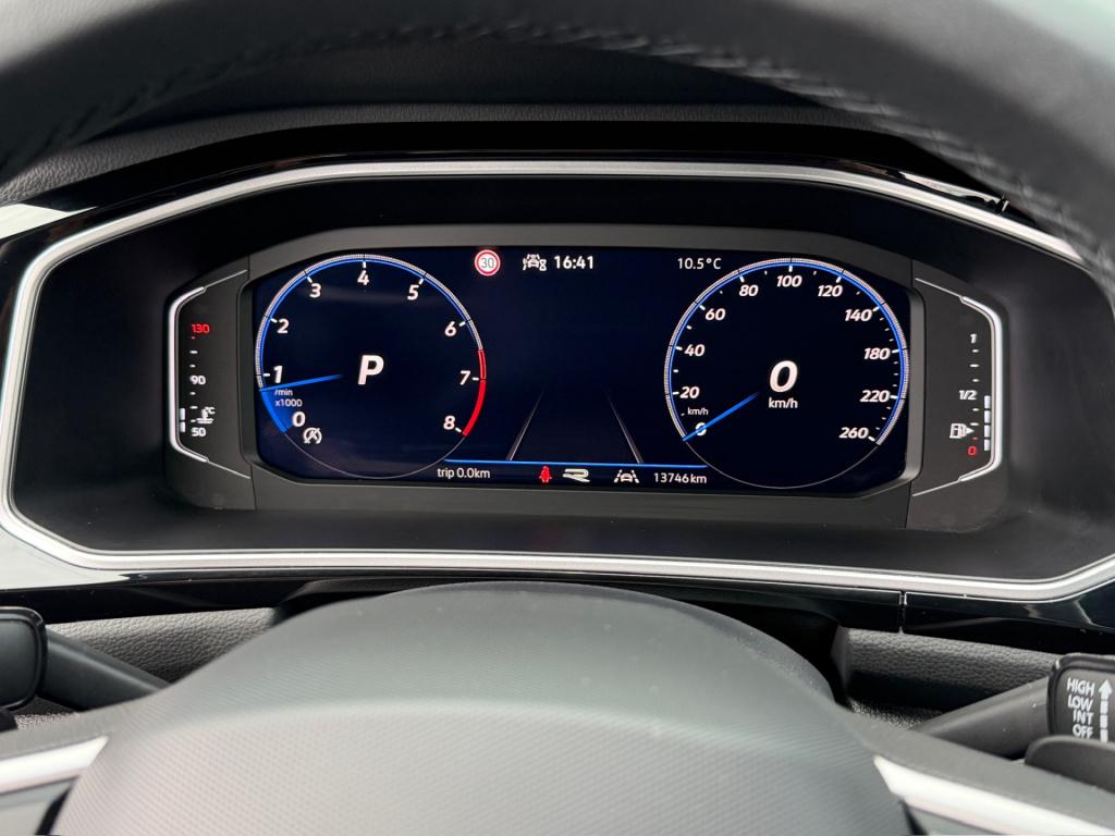 Volkswagen T-roc 1.5 tsi 150pk dsg r-line | trekhaak | camera | keyless | e