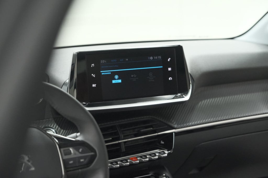 Peugeot 208 puretech 100 allure pack | camera | apple carplay | stoelverwar