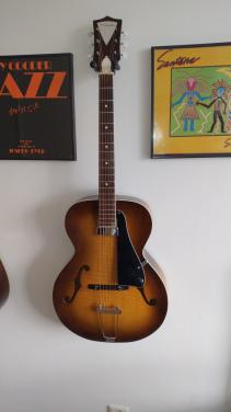 Silvertone vintage archtop ca 1964 met neck reset en Kent Armstrong pickup