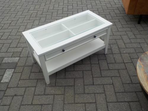 Eenvoudige salontafel in zeer goede staat