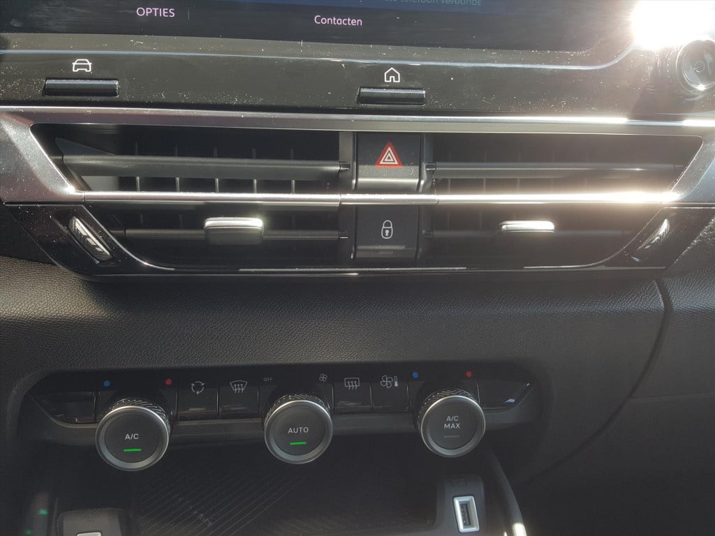 Citroen Ë-c4 feel pack 50kwh 136pk 3-fase navigatie | trekhaak | apple carp