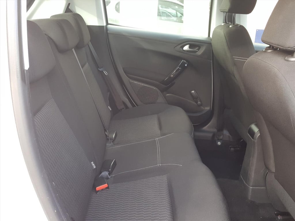 Peugeot 208 blue lion 1.2 pt-82pk 5d navigatie | apple carplay & android au